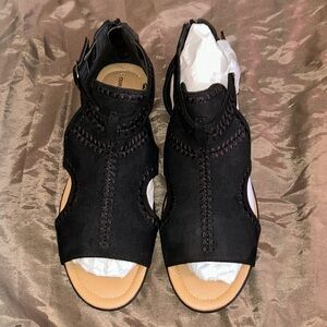 Comfort View Sz 11 WW NWOT Sandals